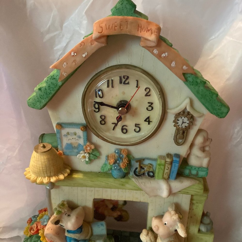 SWEET HOME CLOCK FARM ANIMALS AND SWINGS NEW